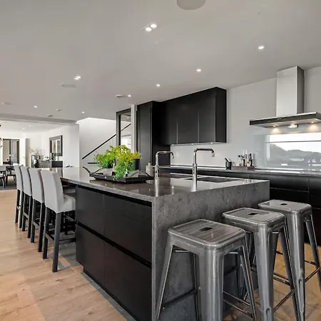 Dom wakacyjny Unique By The Norwegian Coast. Private Lokoy
