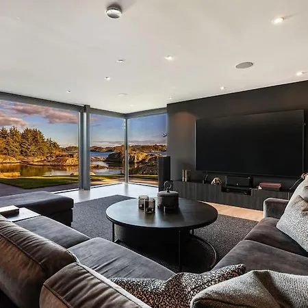 Unique By The Norwegian Coast. Private Holiday home *