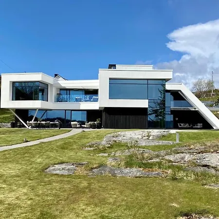 Holiday home Unique By The Norwegian Coast. Private Lokoy